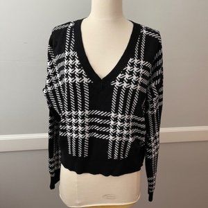 Cropped Black and White Sweater (Lightweight)